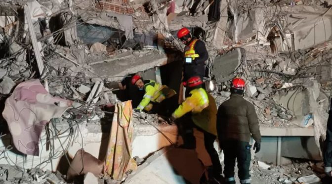 ترکیہ زلزلہ:پاکستانی ریسکیو ٹیم نے ملبےسے 6افراد کو زندہ بچالیا
