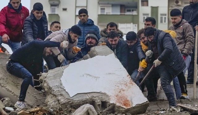 ترکیہ اور شام میں زلزلہ؛ اموات کی تعداد8 ہزار سے زائد ہوگئی، وبائی امراض پھوٹنے کا خدشہ