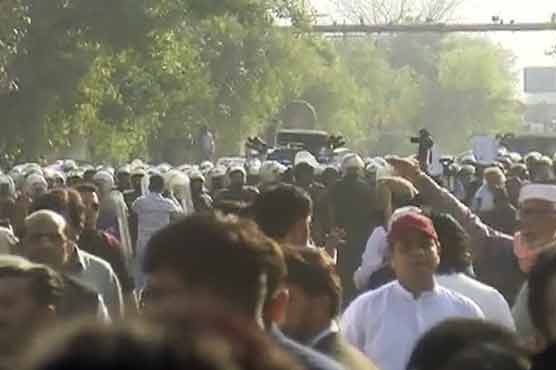 Police and activists face to face for the arrest of Imran, the battleground of Zaman Park

 | Pro IQRA News