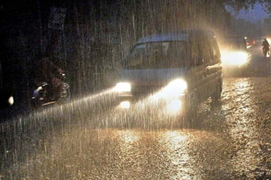 سندھ میں طوفانی بارش، آسمانی بجلی گرنے سے 2 افراد ہلاک