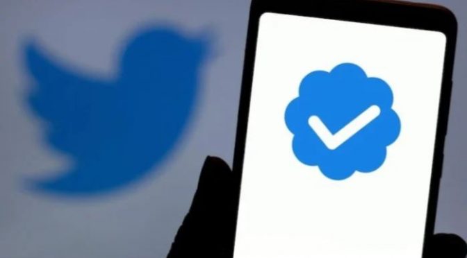 ٹوئٹر نے اہم پروفائل اکاؤنٹس پر بلیو ٹِک کو مفت بحال کرنا شروع کر دیا