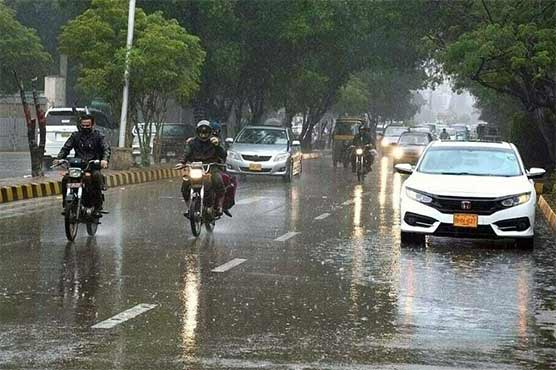 لاہور میں بوندا باندی اور ٹھنڈی ہوائیں چلنے سے موسم خوشگوار