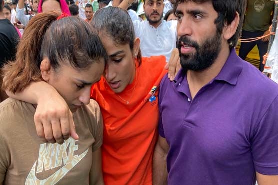بھارتی وزیر کھیل کی یقین دہانی ، خواتین ریسلرز کامظاہرے ملتوی کرنے کا اعلان
