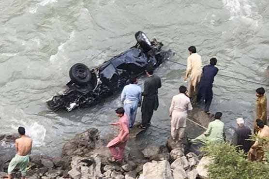 مظفر آباد، کار دریائے نیلم میں جا گری، ایک ہی خاندان کے 4 افراد جاں بحق