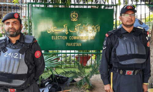 الیکشن کمیشن: نگراں وفاقی وزرا کی سیاسی وابستگی کے خلاف درخواست پر فیصلہ محفوظ