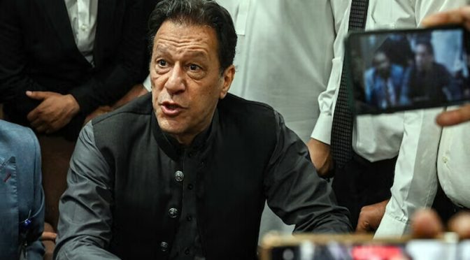 عمران خان نے سائفر کیس اور توشہ خانہ ریفرنس کے تفصیلی فیصلے کیلئے عدالت سے رجوع کرلیا