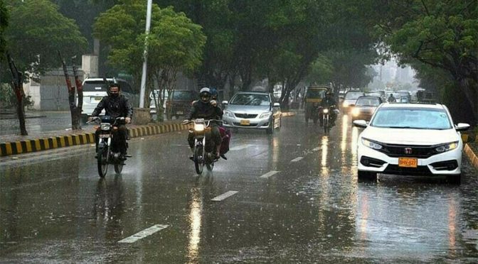 کراچی سمیت سندھ بھر میں رین ایمرجنسی: کل آدھی چھٹی ہوگی، عوام کو گھروں میں رہنے کی ہدایت
