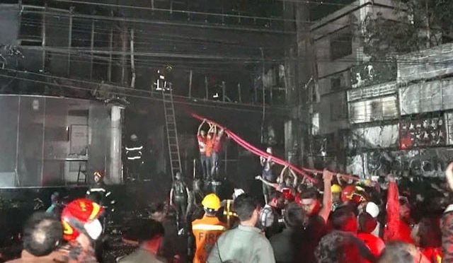 بنگلا دیش کے  ریسٹورنٹ میں آتشزدگی ، 43 افراد ہلاک