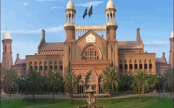 27 ویں آئینی ترمیم سے اختلاف؛ سپریم کورٹ کے 2 ججز کے بعد لاہور ہائیکورٹ کے جج بھی مستعفی