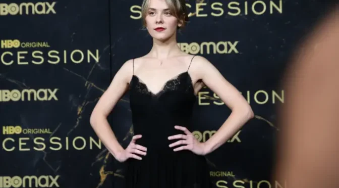 متنازع پوڈکاسٹ میں شرکت پر Gersh نے ‘Succession’ کی اداکارہ داشا نیکراسوا کو اپنے پینل سے نکال دیا