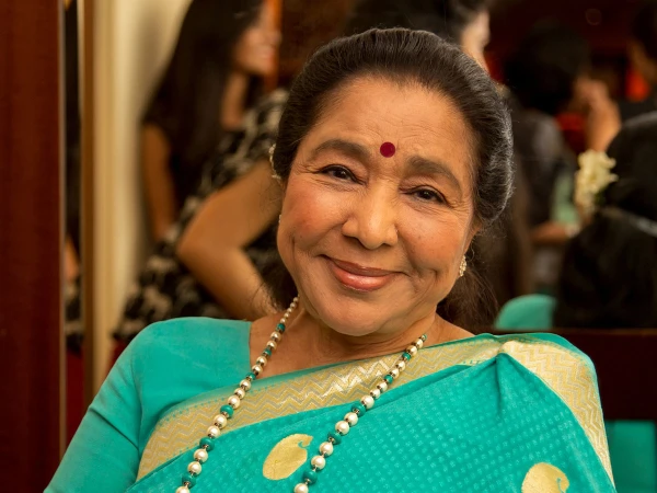 نامور بھارتی گلوکارہ آشا بھوسلے دل کا دورہ پڑنے سے انتقال کر گئیں