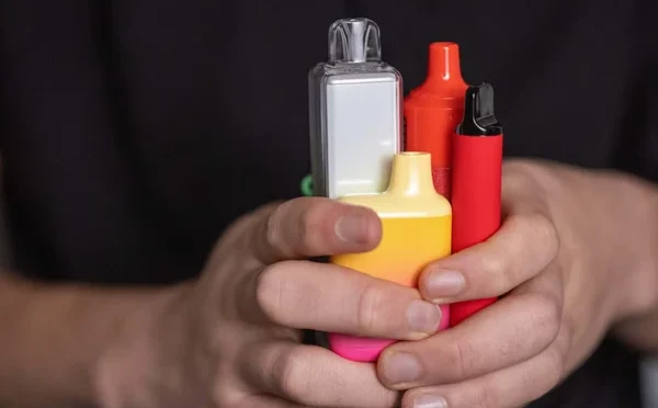 ویپنگ کے استعمال سے پھیپھڑوں اور منہ کے کینسر کا خطرہ